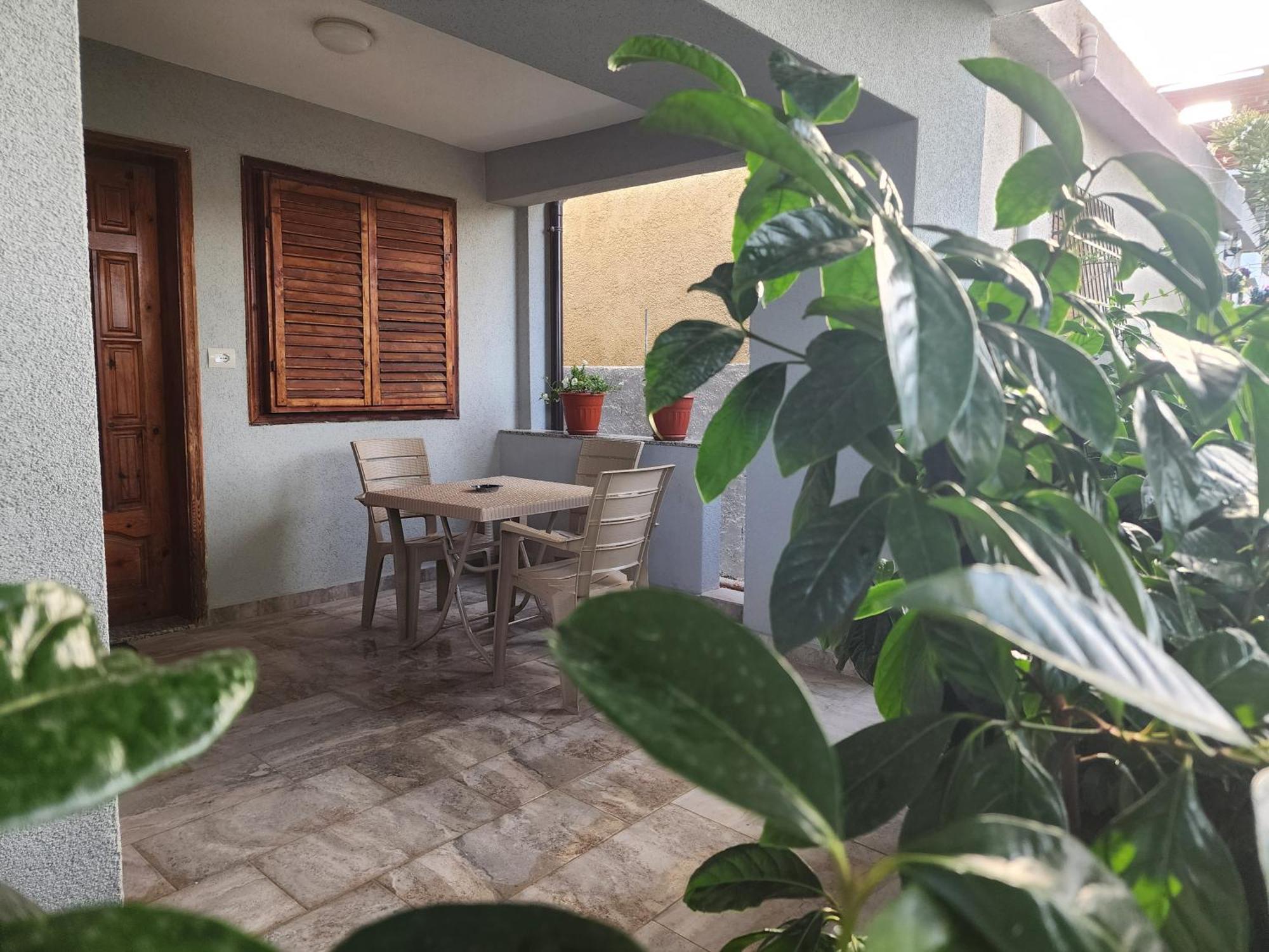 Eden Guesthouse Durres Exterior photo